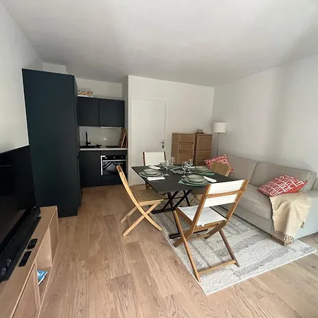 Avec Balcon Sud, Parking Privé à - Fr-1-374-227 *