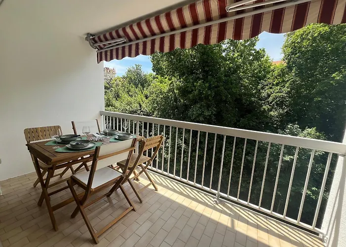 Apartament Avec Balcon Sud, Parking Prive A - Fr-1-374-227